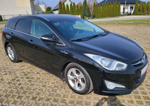 Hyundai i40 cena 31909 przebieg: 238000, rok produkcji 2011 z Sieradz małe 562
